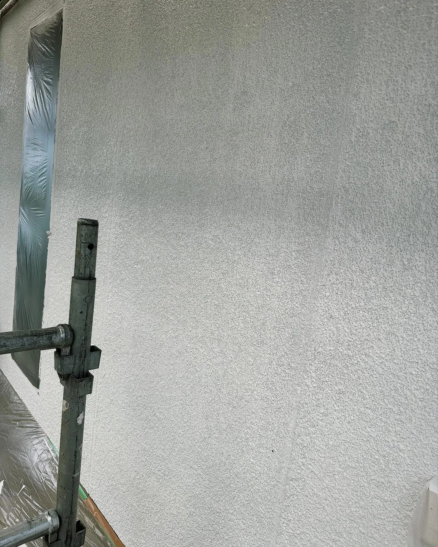 埼玉県鴻巣市F様邸の外壁塗装が進行しております🏠✨✨