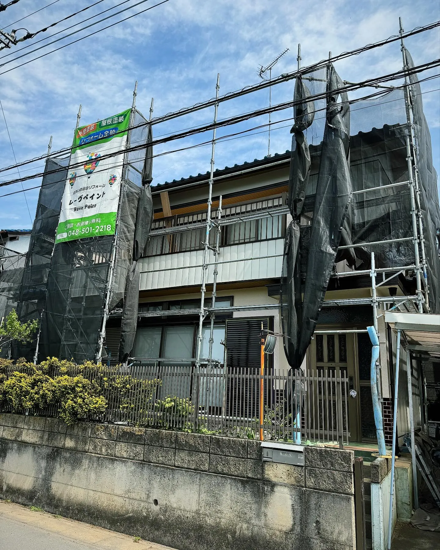 埼玉県鴻巣市M様邸での外壁塗装が進行中です✨🏠✨